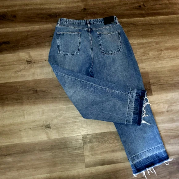 DKNY Straight High-Rise Jeans Model ‘Kent’ - Picture 11 of 15